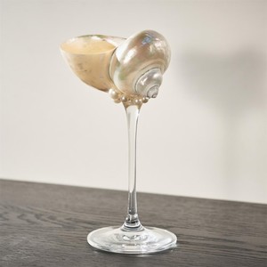 Verre à vin élégant en forme de coquillage, une addition à toute collection de verrerie, inspiré par la beauté naturelle de l'océan. - Product Image 5