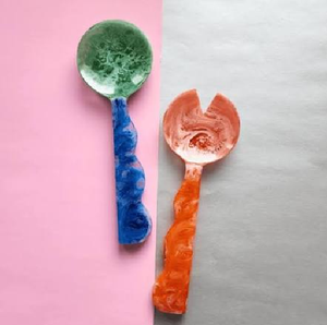 Juego de cuchara y tenedor de resina marmoleada roja, 2 piezas, juego de utensilios ligeros a precio económico - Product Image 3