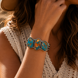 Bracelet manchette statement en turquoise western, trois pierres, style sud-ouest, cabochon ovale brut, bijoux faits main, Blue Cavallo - Product Image 4