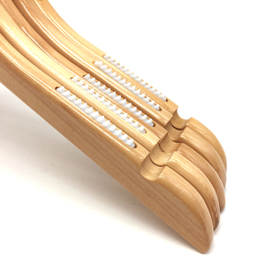 Cintres en bois avec épaules antidérapantes, crochet en acier inoxydable, design minimaliste pour l'organisation des vêtements dans le placard - Product Image 4