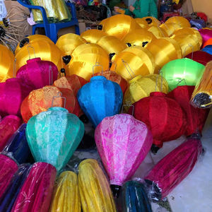 Linterna vietnamita hecha a mano, luz de seda Hoi An para eventos, perfecta para celebraciones, festivales y decoración tradicional vietnamita - Product Image 1