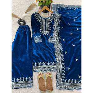 Ensemble de costume de fête pour femmes, haut, sharara, dupatta avec broderie lourde et travail de séquence - Product Image 3