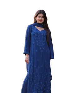 ชุดคุर्ติชิคันคารีสำหรับผู้หญิง พร้อมกางเกงและผ้าคลุมไหล่ งานปักอย่างประณีต สวยงาม ทันสมัย สไตล์อินเดียดั้งเดิม เหมาะสำหรับใส่ลำลอง ทำงาน หรือใช้ในชีวิตประจำวัน - Product Image 1