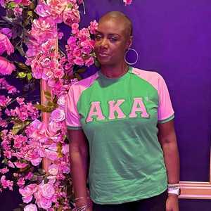 AKA Rose Vert Premium Raglan Chemise Femmes Lettre Grecque Brodée Contraste Manches Ras Du Cou Haute Qualité Casual Top - Product Image 4
