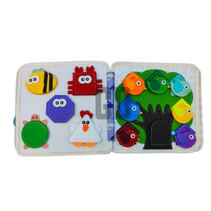 Livre sensoriel interactif en feutre Lion - Product Image 4