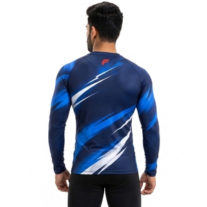 Camiseta transpirable para hombre hecha con materiales ligeros que garantizan comodidad, confianza y libertad de movimiento durante los entrenamientos. - Product Image 2