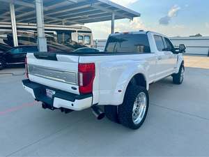 Ford F450 Limited Usado del 2021 - Product Image 2