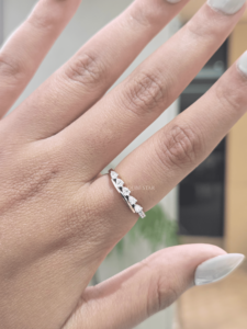 Anillo de Boda de Media Eternidad con Diamante Cultivado en Laboratorio, Certificado IGI, Clásico, 0.35ct, Oro Blanco, Corazón con Puntas, para Mujer - Product Image 1