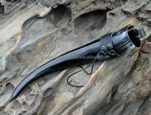 Cuernos para beber de estilo vintage con soporte de cuero para una auténtica experiencia vikinga Transporte y exhibición tradicional de Artisan Craft - Product Image 2