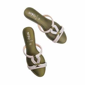 แฟนซีกีฬามะกอกสำหรับรองเท้าแตะ FN7914 - Product Image 1