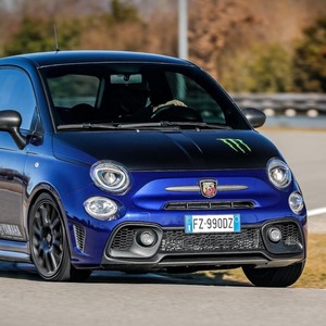 Meilleur prix pour la Hot Hatch Abarth 595 1.4 Turbo, véhicule sport compact prêt pour l'expédition mondiale, offre d'exportation. - Product Image 3