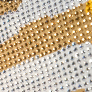 Sweat à capuche de luxe pour homme, imprimé camouflage numérique avec strass jaunes personnalisés, en molleton 100 % coton, écologique et anti-plis, idéal pour l'hiver - Product Image 3