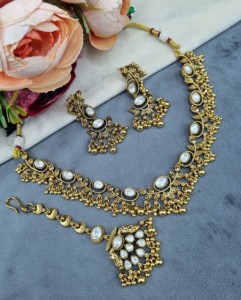 Exquisite Oval Zircon Leaf Motif <b>Necklace</b> Set With Earrings And Mangtika <b>Delicate</b> Light weight Jewellery Sets For Reception Wear - Product Image 4