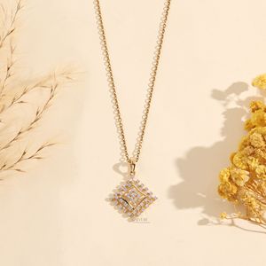 Collier pendentif en diamant de taille princesse cultivé en laboratoire, magnifique collier en diamant pour tous les styles, certifié IGI, clarté VVS-VS, à vendre - Product Image 3