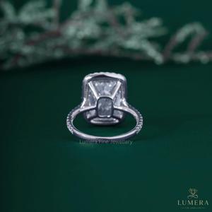 Anillo de Compromiso de Lujo con Diamante Cultivado en Laboratorio con Certificación IGI, Corte Cojín, Halo y Banda con Micro Pavé, Chapado en Oro de 9/10/14/18K para Mujer - Product Image 5