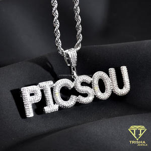 Collier pendentif personnalisé en moissanite de luxe avec lettres cursive scintillantes et chaîne torsadée, pendentif entièrement serti de pierres. - Product Image 1