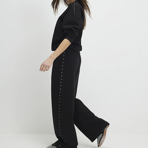 Ensemble de survêtement respirant et extensible pour femme, uni, avec broderies latérales en strass et rayures, conçu par un créateur - Product Image 6