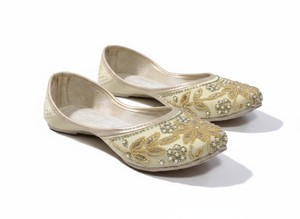 Jutti en velours doux et rembourré à plateforme dorée pour femmes - Tendance de la mode - Product Image 2