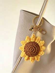 Porte-clés tournesol en coton doux fait main au crochet, breloque de sac unique, cadeau écologique pour elle - Product Image 5