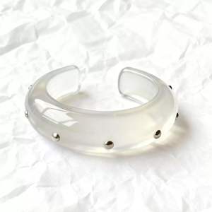 Bracelet en résine acrylique transparente fait main, forme personnalisée, style vintage, sans nickel, design unique, idéal pour les fêtes, cadeau, vente en gros depuis l'Inde - Product Image 3
