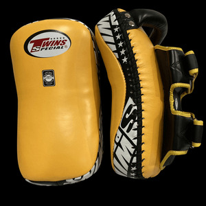 Leather Curved Kick Pad Handheld Training Shield Durable Strike Pad for Gym Coaching Martial Arts Practice and Daily Use - Product Image 1
