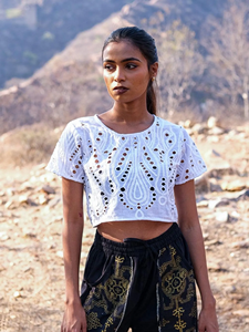 Blusa Corta Blanca de Algodón Schiffli Bordada para Mujer, Estilo Boho, Verano, con Ojales, Tejido de Algodón Transpirable de Primera Calidad, Blusa Ligera - Product Image 6
