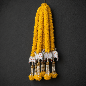Toran Amarillo con Diseño Floral de Vaca Gopala y Borlas de Perlas Colgantes para Janmashtami, Pooja, Templo, Festival, Decoración del Hogar, Venta al por Mayor - Product Image 1