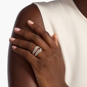 Anillo de Moda Ondulado de Oro Blanco de 14K con Diamantes Cultivados en Laboratorio en Varias Filas - Product Image 2