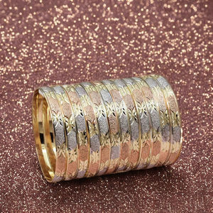 ขายส่งชุดกำไลชุบทอง3โทนเครื่องประดับกำไลแฟชั่นชุดกำไลทองเหลืองสามสีกำไลข้อมือสีทองหลายโทน - Product Image 4