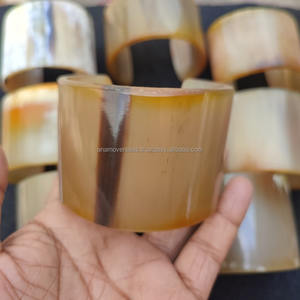 Bracelet manchette en corne de buffle naturel Accessoire de mode fait main écologique - Product Image 1