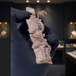 Colgante de Serpiente con Piedras de Corte Baguette, Engaste en Canal, Chapado en Oro Rosa, Diamante Moissanita, Joyería Unisex para Uso Diario - Product Image 3