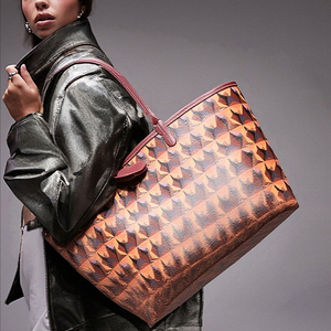 Venta al por mayor transfronteriza de bolsos de hombro de gran capacidad para mujer, moda de verano, diseño versátil y portátil, suministro del fabricante - Product Image 1