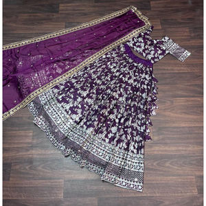Ensemble de vêtements pour femmes teintables Lehenga Choli & Dupatta en tissu jacquard de viscose pure de créateur - Product Image 4
