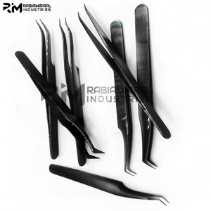 แหนบต่อขนตา RMI Professional Matte Black Plasma สีดำด้าน สแตนเลสสตีล พร้อมโลโก้สั่งทำ ปลายโค้งสำหรับต่อขนตาแบบ Volume และไฟเบอร์ - Product Image 3