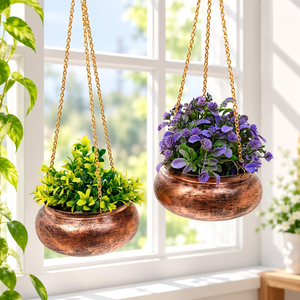 Maceta Colgante de Metal Texturizado con Acabado en Cobre y Cadena Dorada, Soporte Redondo Decorativo para Macetas, para Interiores y Exteriores - Product Image 1