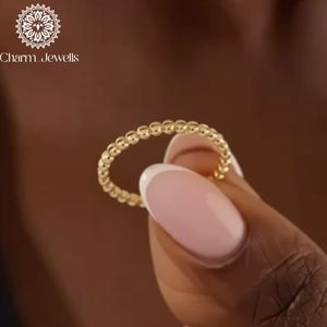แหวนหมั้นทรงกลมประดับมอสซาไนต์เงินแท้จาก Charm Jewells ดีไซน์คลาสสิกสำหรับผู้หญิง รับรองโดย IGI เหมาะสำหรับใส่ทุกวัน - Product Image 2
