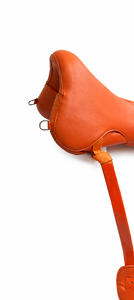 Silla de montar inglesa de resistencia EQUIPRO de cuero naranja con armazón de madera, correas ajustables y ligera, niquelada. - Product Image 2