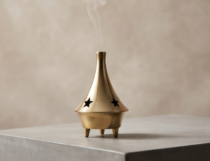 Quemador de Incienso Decorativo con Forma de Campana Dorada, con Recortes de Estrellas y Soporte de Trípode para Yoga, Meditación y Spa - Product Image 5