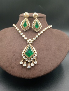 Ensemble collier et boucles d'oreilles en argent plaqué or Amaira Jewels, cristal vert, strass, design floral classique, bijoux de mariage pour femmes, Polki - Product Image 5