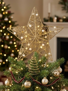 Adorno de árbol de Navidad con forma de estrella de perlas y alambre dorado, con base en espiral y detalles brillantes. - Product Image 6