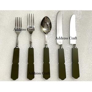 Ensemble de couverts de luxe polis miroir à prix de gros pour la maison, l'hôtel et le restaurant, avec manche en résine pour la table - Product Image 3