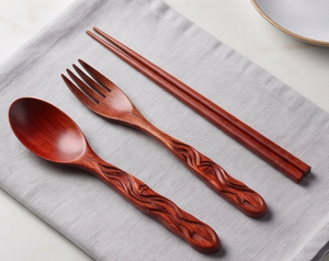 Ensemble de couverts en bois faits à la main, cuillère, fourchette, baguettes, design minimaliste, couverts réutilisables pour le camping et l'usage quotidien - Product Image 1
