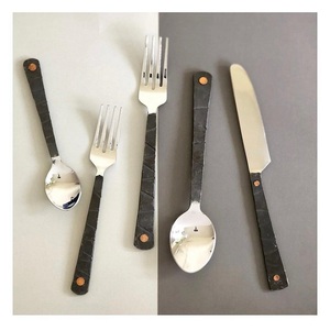 Ensemble de couverts forgés personnalisés avec logo gravé, élégant et tendance, en acier inoxydable, comprenant couteau, cuillère et fourchette - Product Image 1