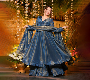 Robe musulmane Antra Lifestyle pour femme, style ethnique d'hiver, Eid, Dubaï, en soie chinon lourde, à manches bouffantes, séchage rapide, pour soirée et fête - Product Image 1