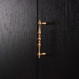 Poignée de meuble classique en laiton massif, quincaillerie durable au design moderne, finition dorée polie pour tiroirs et portes de cuisine - Product Image 4