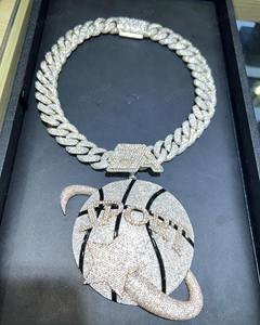 Colgante de Baloncesto Iced Out para Hombre, con Diamante de Moissanita Auténtico, Detalle de Estrella en Esmalte Negro - Product Image 4