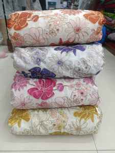 Tela Crepé con Estampado Floral Elegante de Primera Calidad, Ligera, Transpirable y Resistente a las Arrugas - Product Image 2