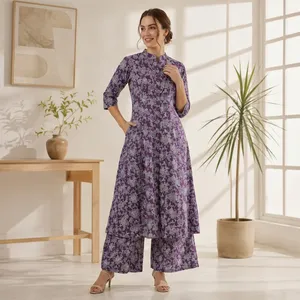 Ensemble Kurta Plazo pour femmes, en coton violet à imprimé floral, coupe trapèze, manches trois quarts, col mandarin, tenue décontractée ethnique traditionnelle - Product Image 1