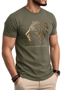 ONETEN T-shirt vert olive pour homme avec imprimé tête de lion dorée, manches courtes, col rond - Product Image 4