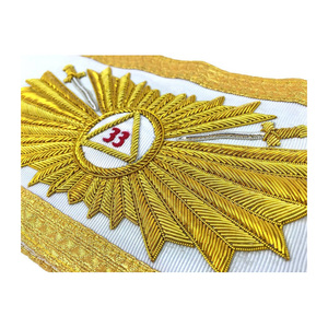 Écharpe de Régalia Maçonnique du 33e Degré en Satin Blanc Brodé de Fils d'Or, Tenue Cérémonielle Personnalisée avec Symboles et Pompons en Fils d'Or - Product Image 4